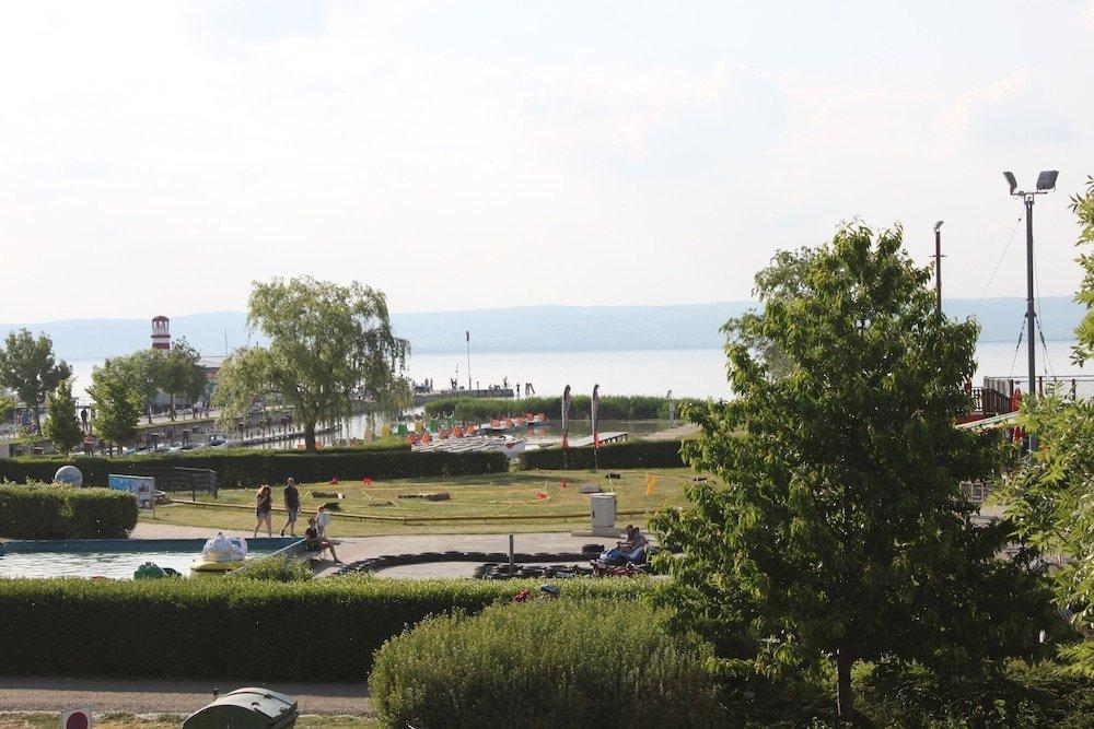 Hotel Al Faro Lodge Am See Podersdorf am See Bagian luar foto