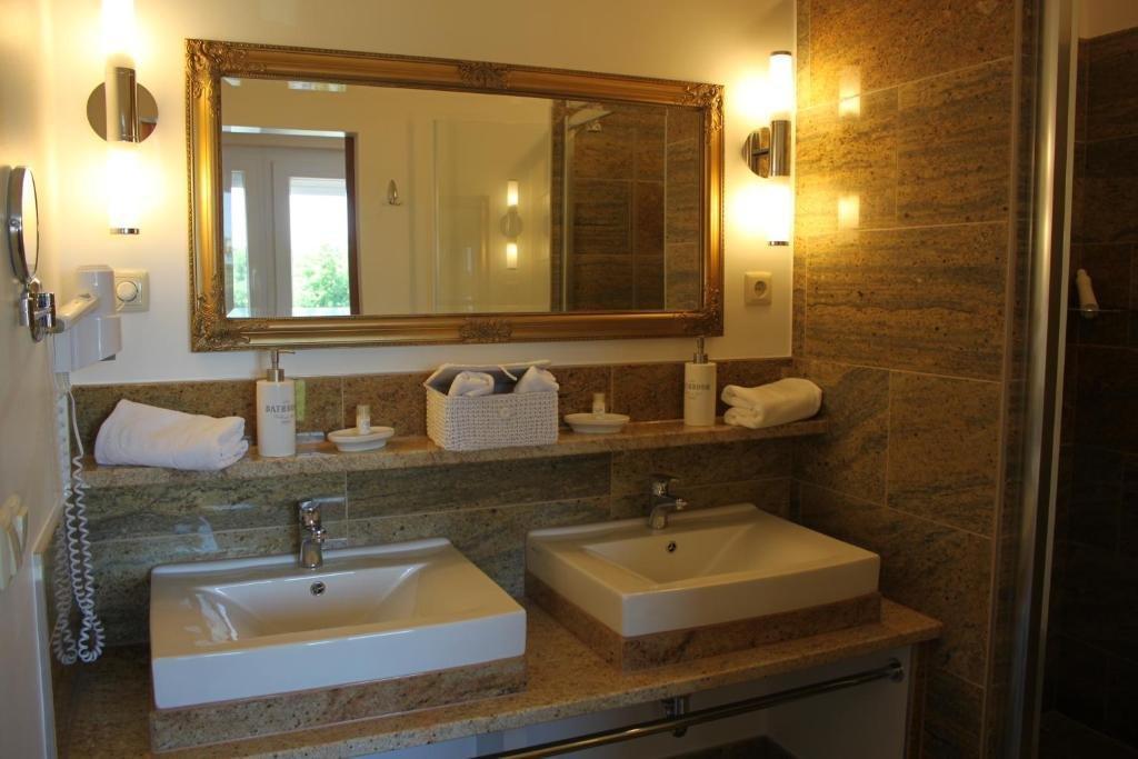 Hotel Al Faro Lodge Am See Podersdorf am See Bagian luar foto