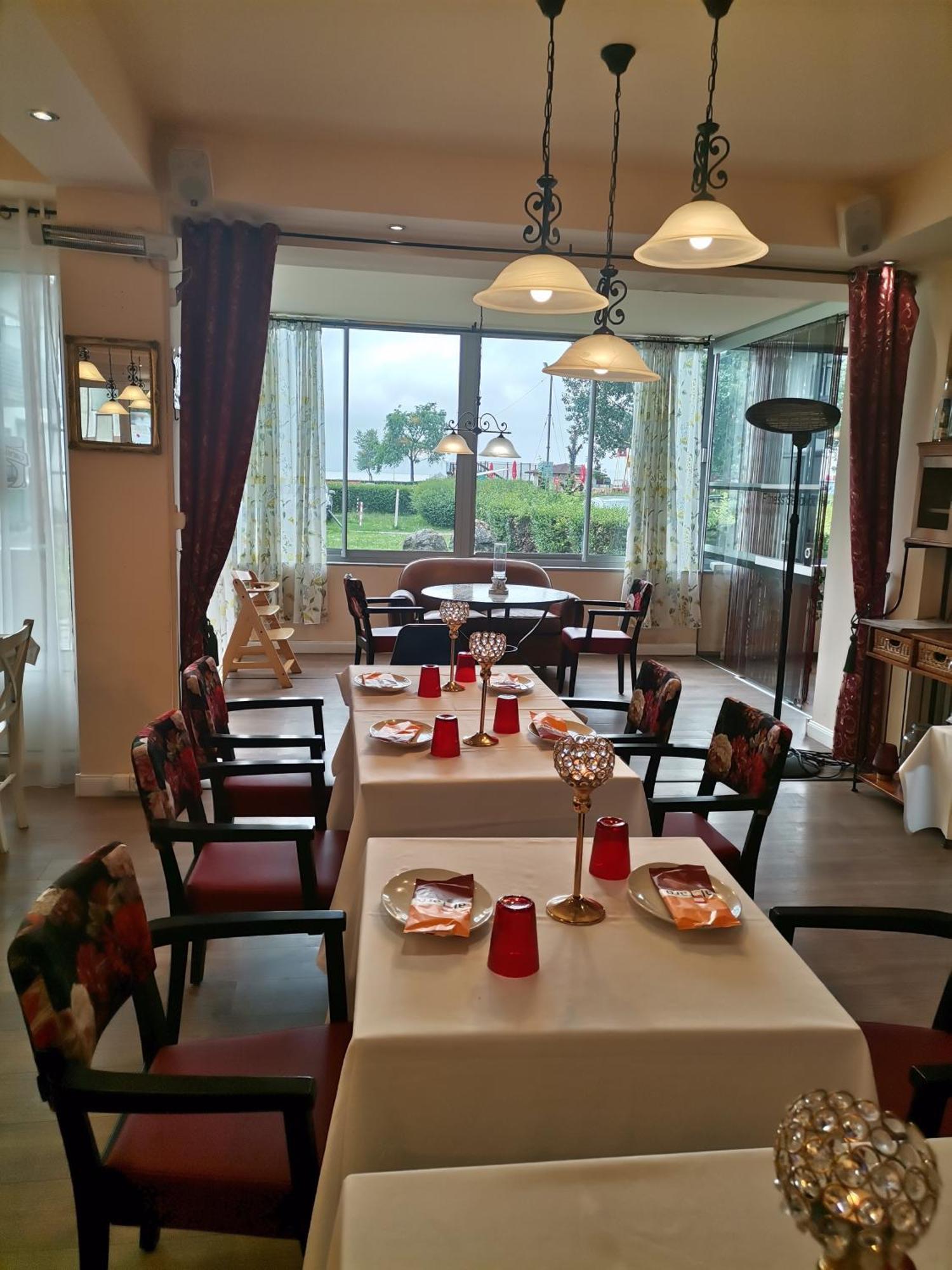 Hotel Al Faro Lodge Am See Podersdorf am See Bagian luar foto