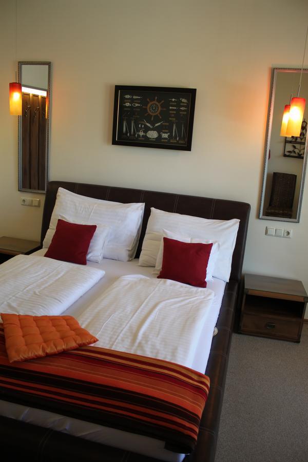 Hotel Al Faro Lodge Am See Podersdorf am See Bagian luar foto