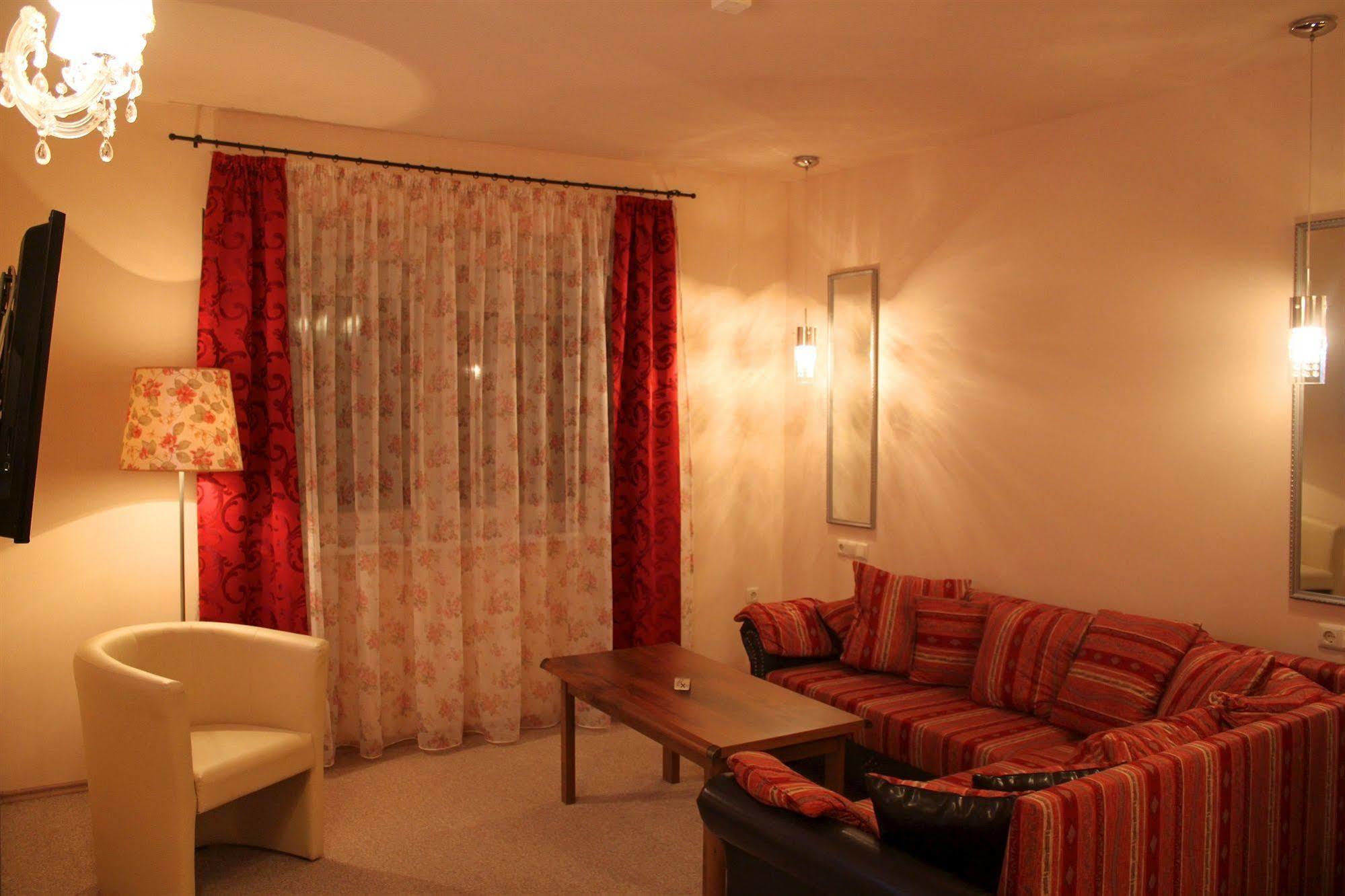 Hotel Al Faro Lodge Am See Podersdorf am See Bagian luar foto