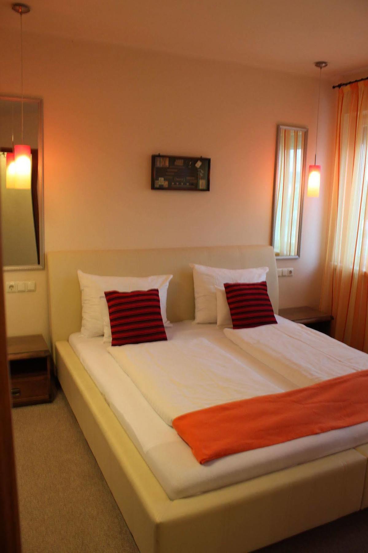 Hotel Al Faro Lodge Am See Podersdorf am See Bagian luar foto