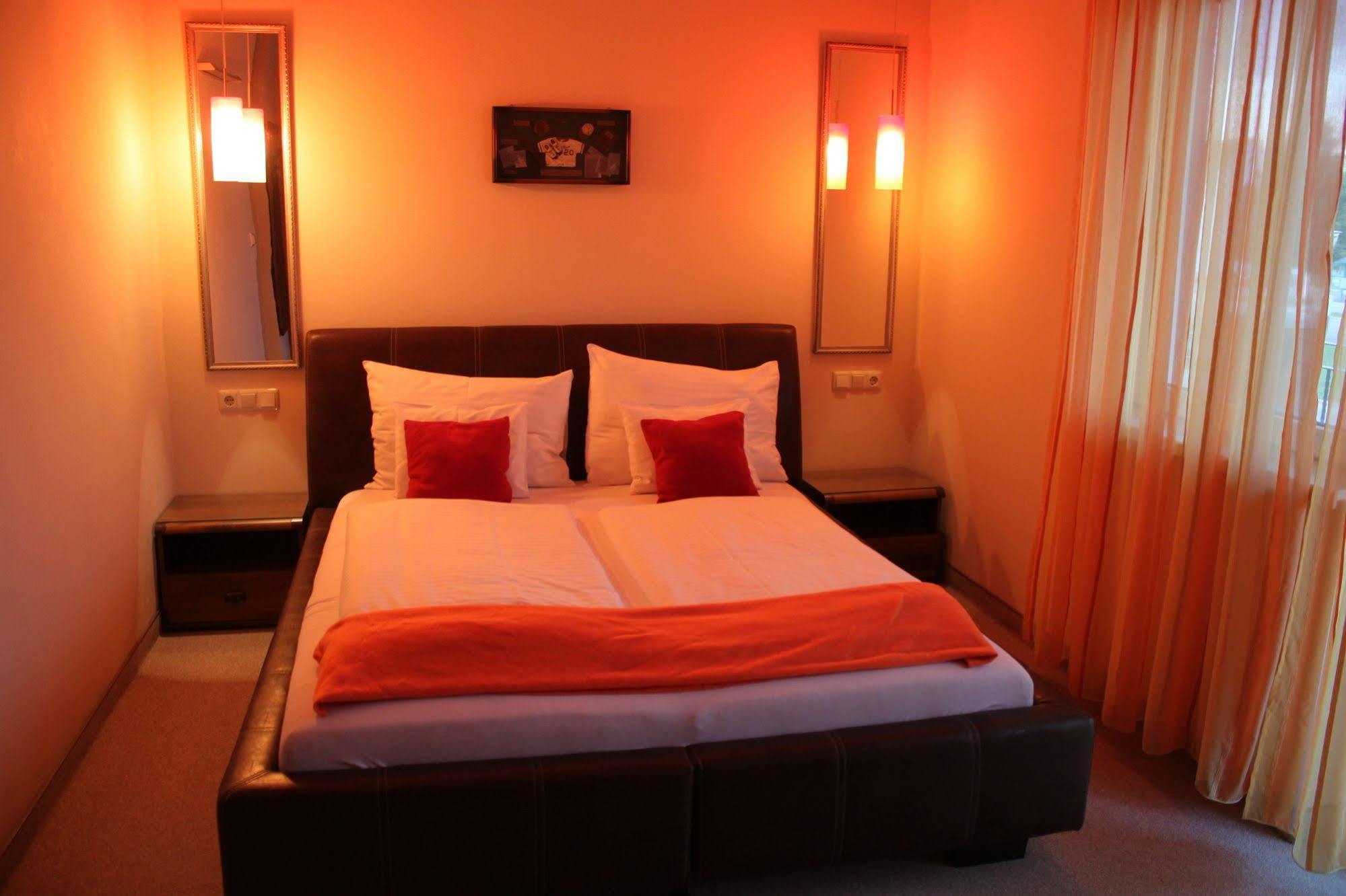 Hotel Al Faro Lodge Am See Podersdorf am See Bagian luar foto