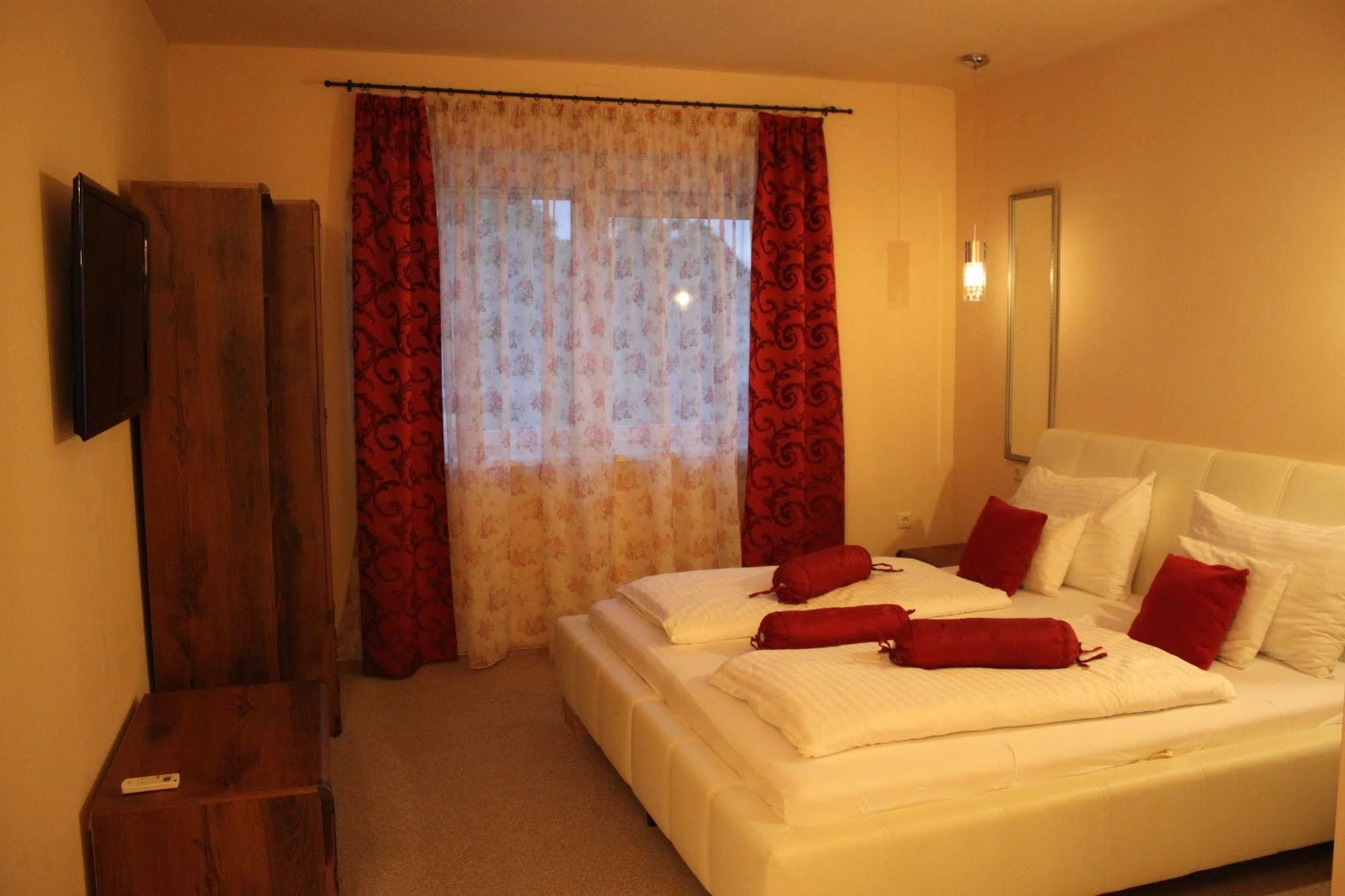 Hotel Al Faro Lodge Am See Podersdorf am See Bagian luar foto