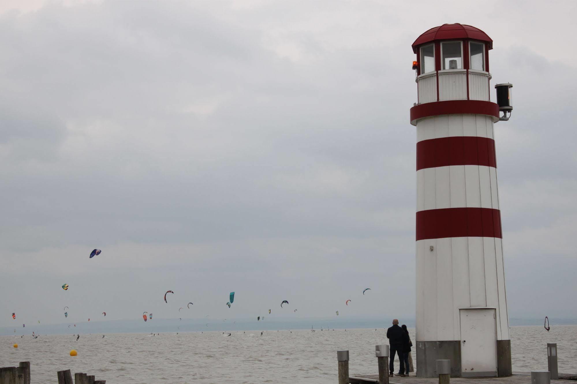 Hotel Al Faro Lodge Am See Podersdorf am See Bagian luar foto